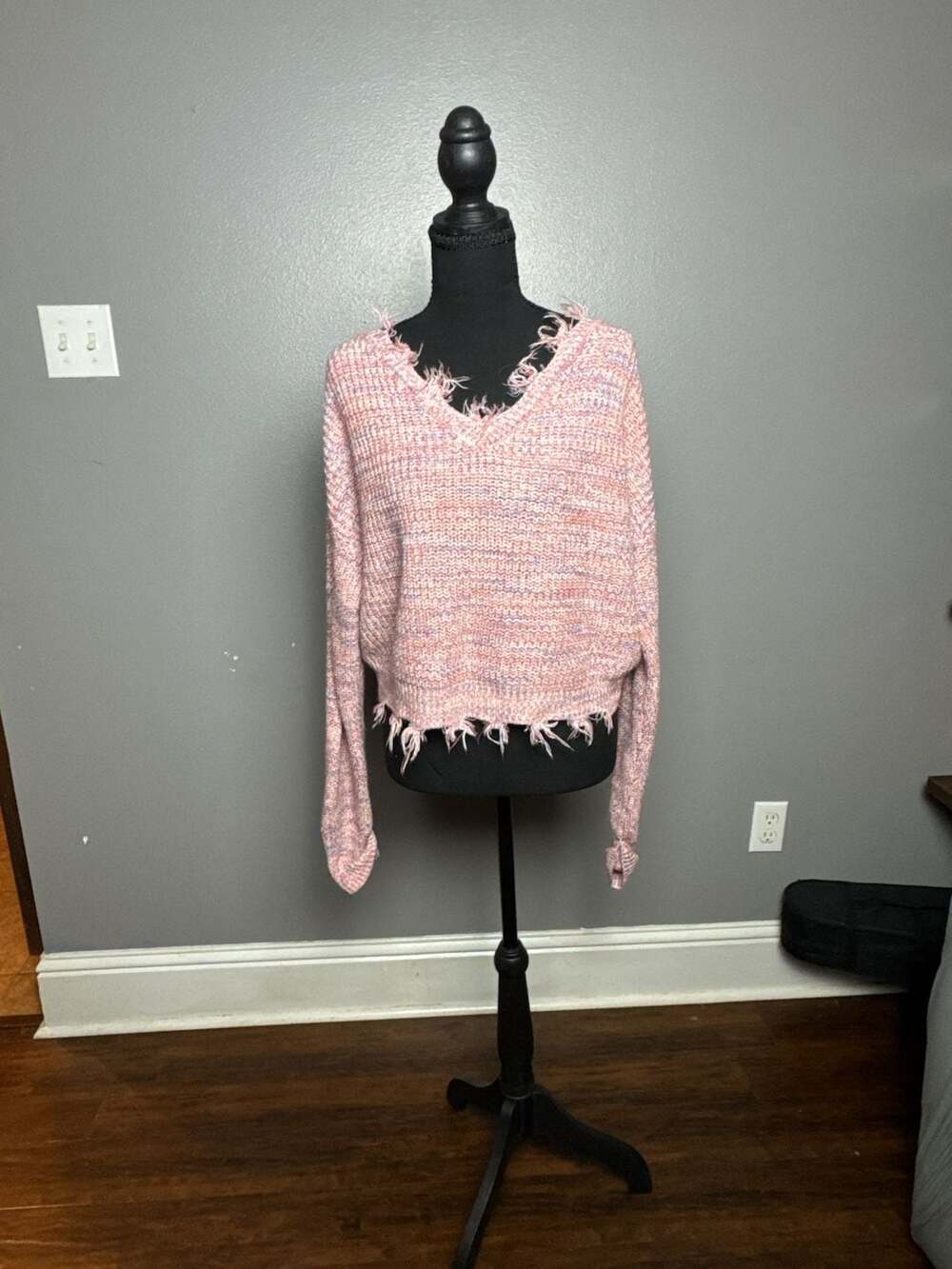 Rue21 Pink Space Dye Distressed V-Neck Cropped Knit Sweater Size L
